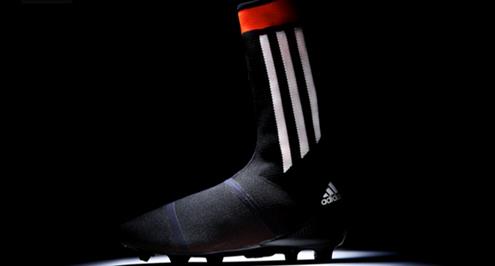 أديداس تطلق أول حذاء في العالم منسوج من الخيوط مع جورب